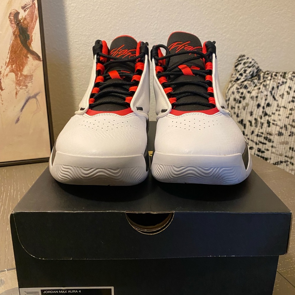 Jordan Max Aura 4 Sneakers